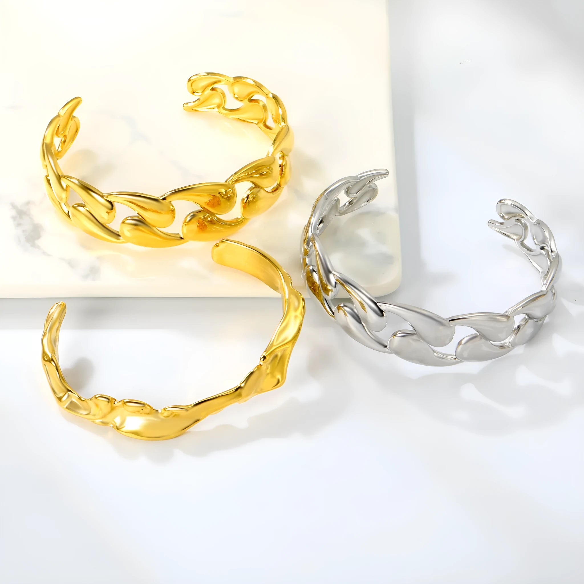 European-style alloy stainless steel bracelet in gold, silver and black colour options