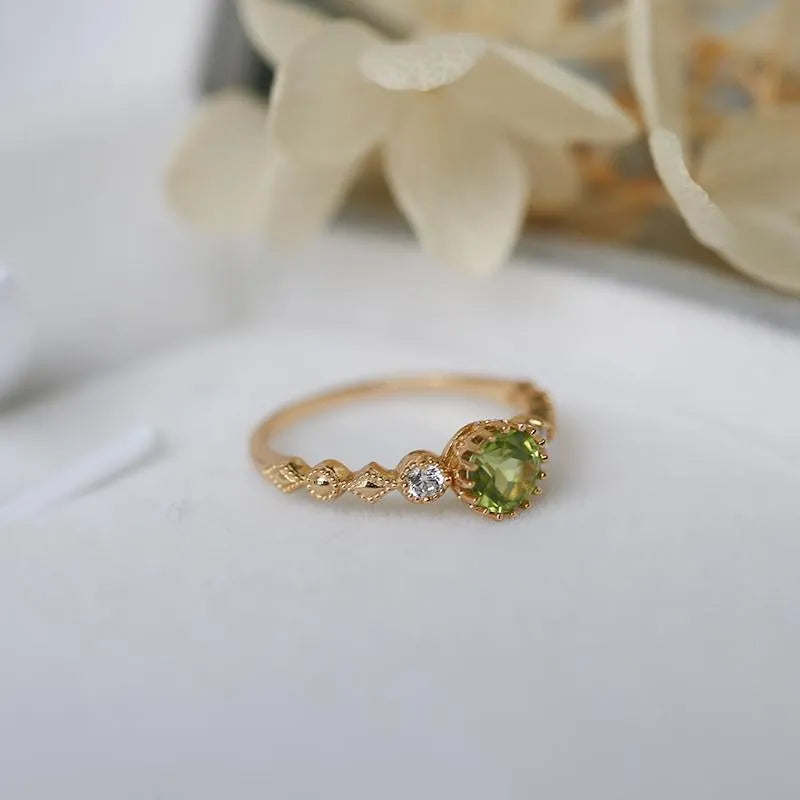 Japanese retro style geometric copper ring with quadrilateral imitation peridot stone.