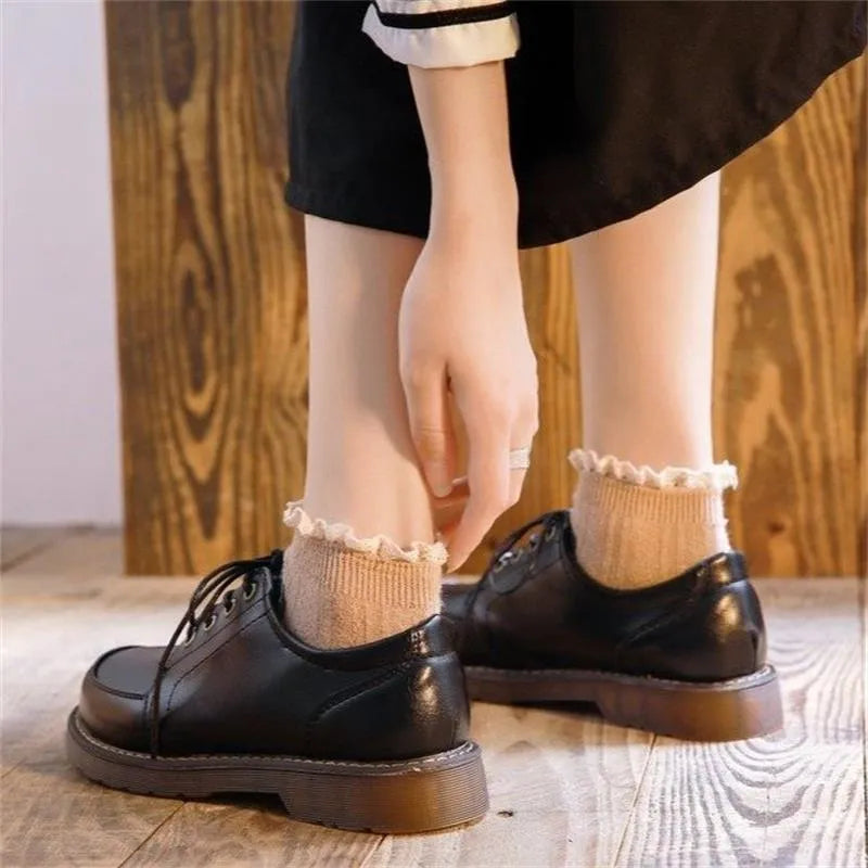 Women's preppy style retro Mary Jane shoes with square heel and front lace-up in black or brown