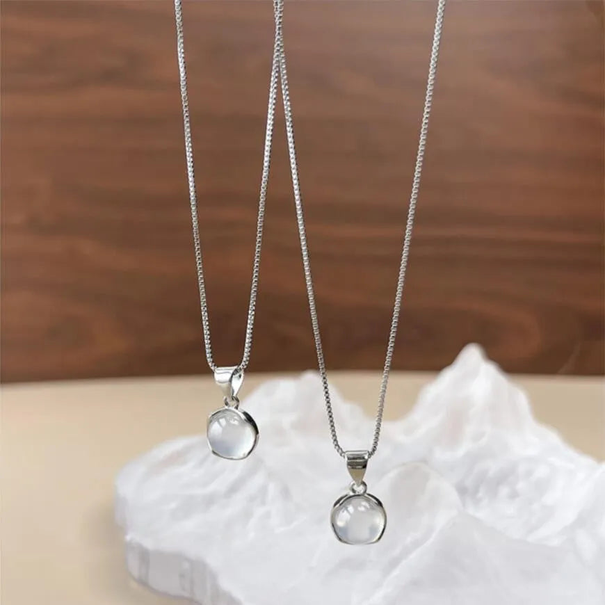 Korean-style oval pendant necklace with artificial crystal star on adjustable box chain