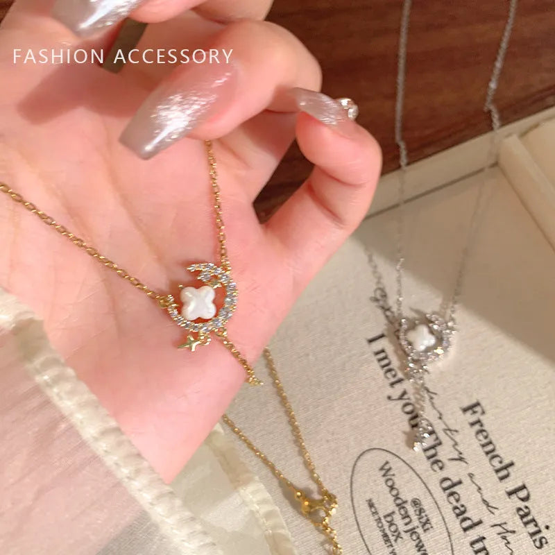 Women's star and moon zirconium necklace on adjustable copper chain in gold finish