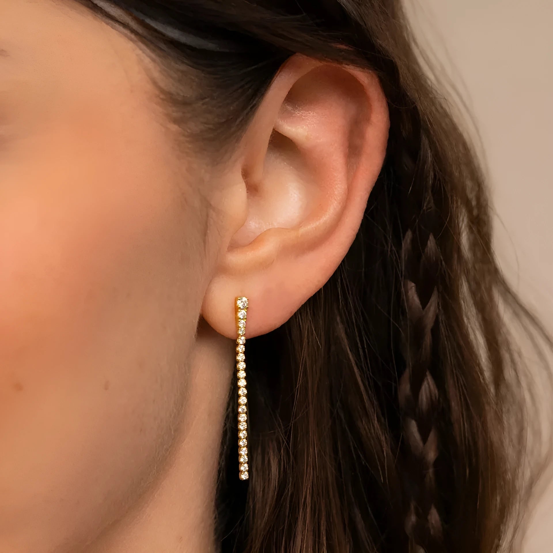 Women's geometric zircon earrings in gold and steel colours with Chinese style line patterns