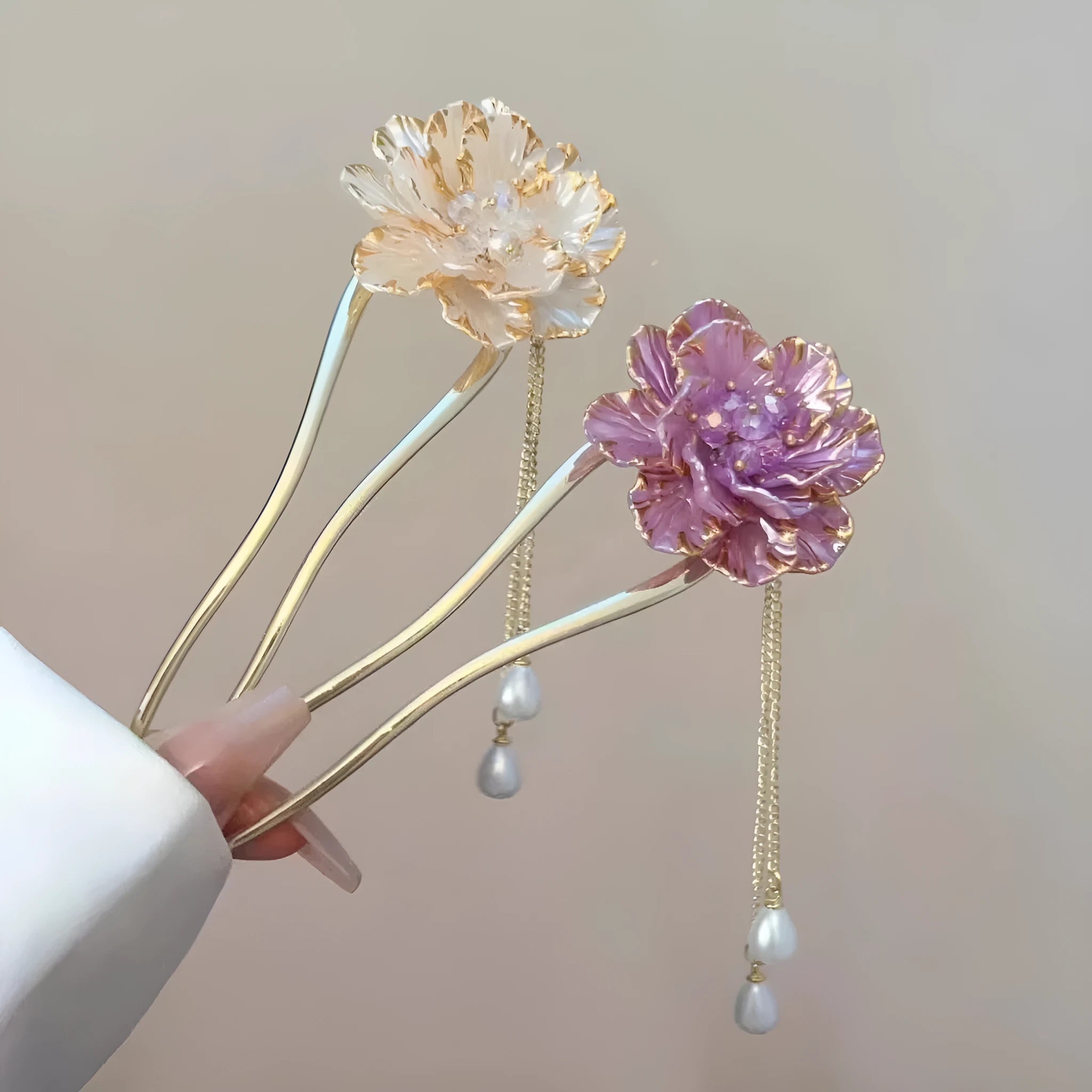Purple and white retro peony flower with tassel on a U-shaped alloy hairpin.