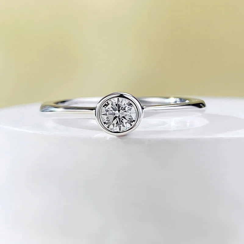 Minimalist sterling silver crown ring with linear details, shown in R962 gold and platinum plating options.