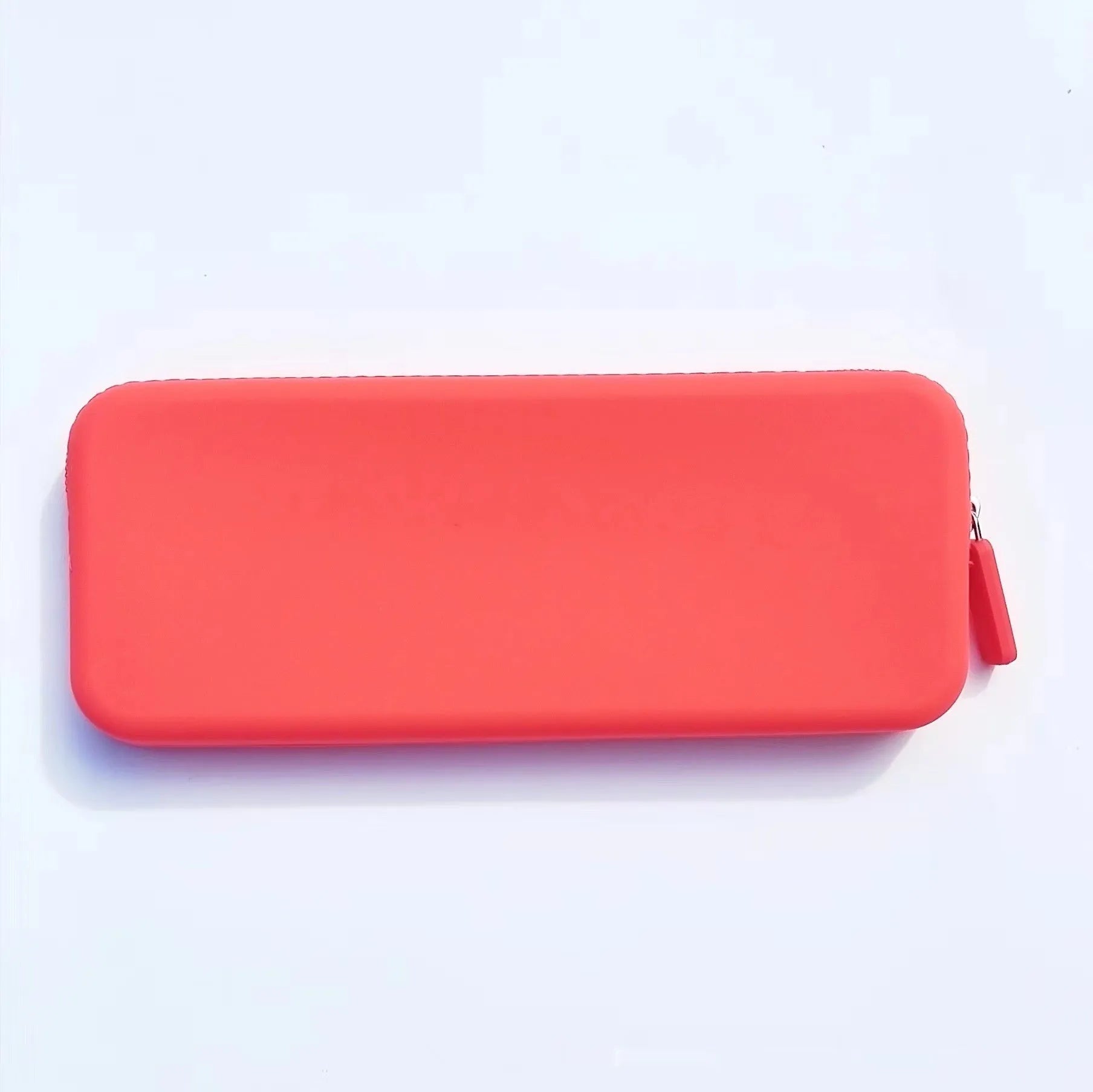 Silicone makeup brush storage bag in various colours showing compact 20x8x2.5cm dimensions