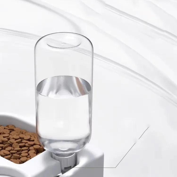 White food-grade pet water fountain for cats and dogs measuring 22x26x16cm