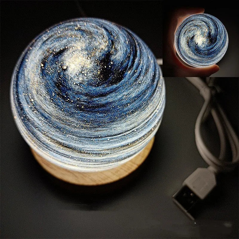 Planet-themed USB plug-in night light with three-colour dimming on a base, showing 80x90mm size.