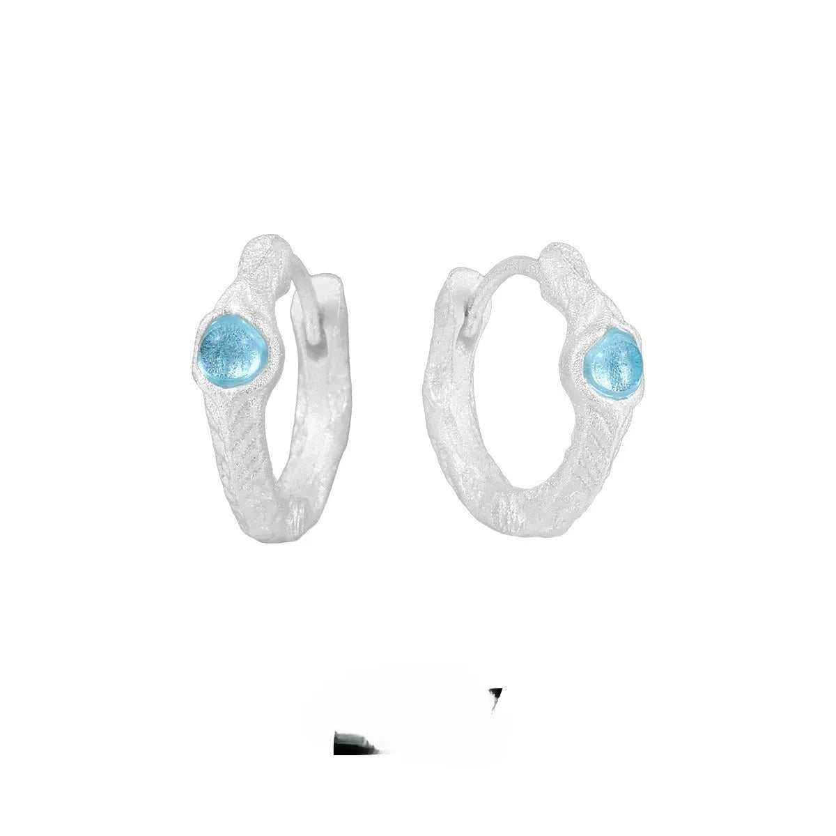 925 silver geometric ear clip with burnt silver electroplated finish and round elements
