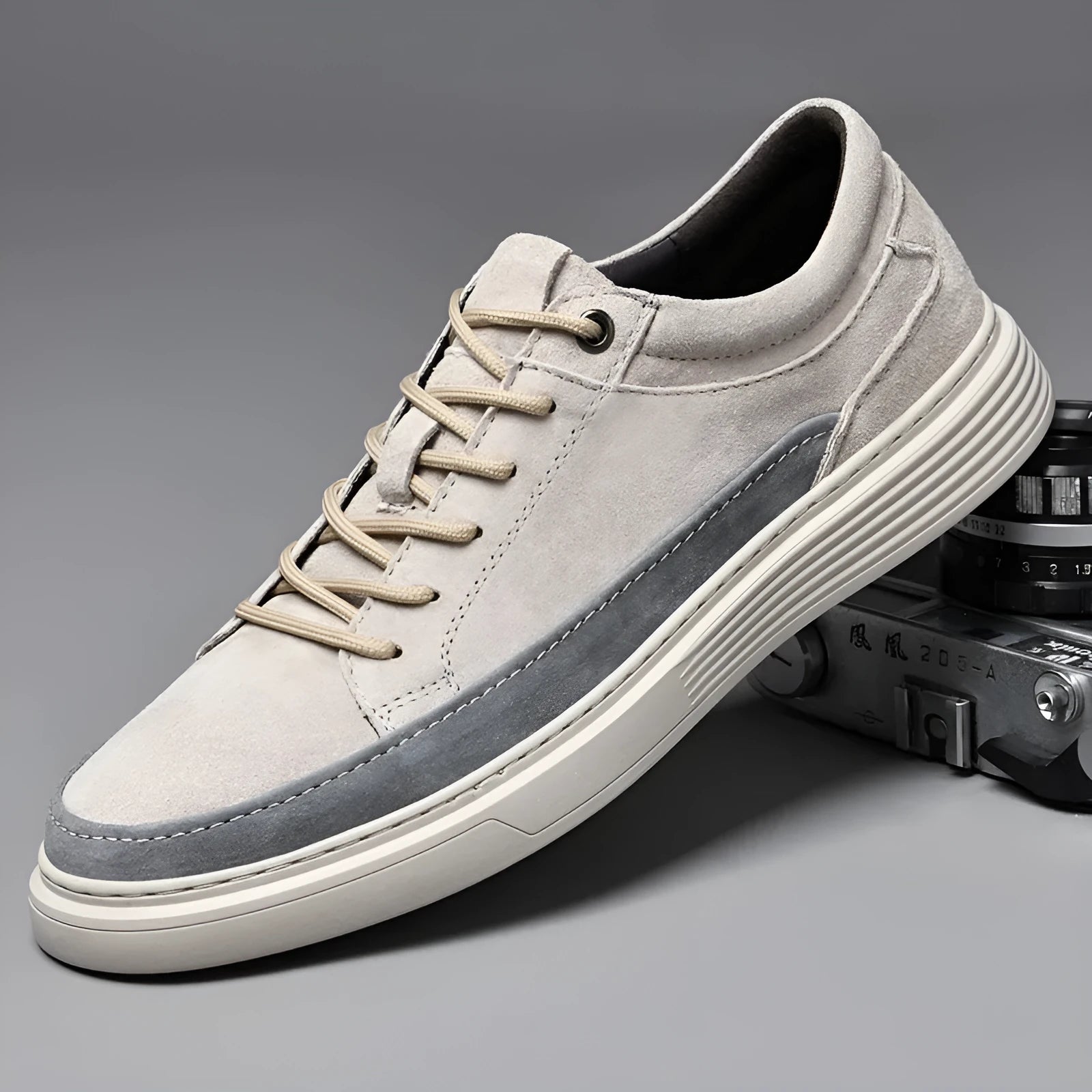 Men's grey pigskin leather skate shoes with rubber sole and lace-up closure