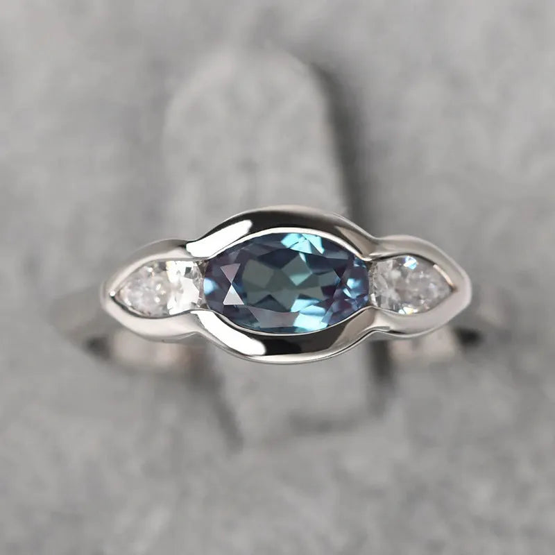 Geometric ellipse women's ring with inlaid zircon stones in Q941 white gold finish