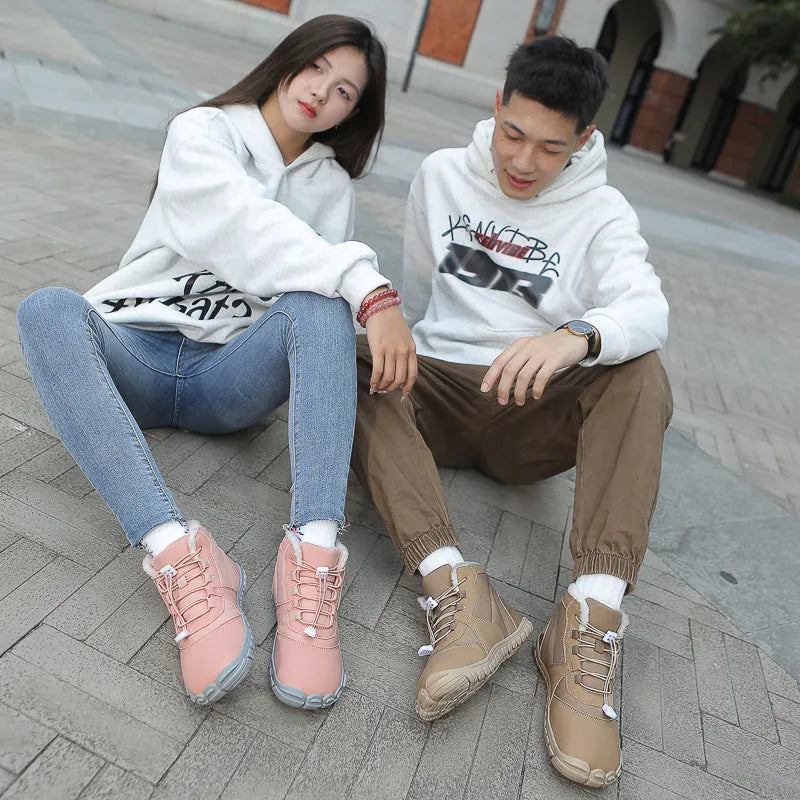 Unisex waterproof snow boots with fleece lining and non-slip rubber soles in black colour