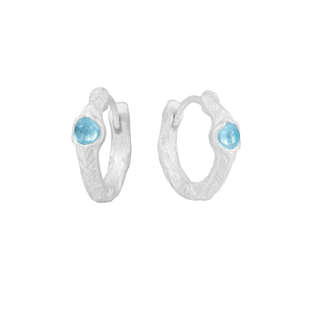 925 silver geometric ear clip with burnt silver electroplated finish and round elements