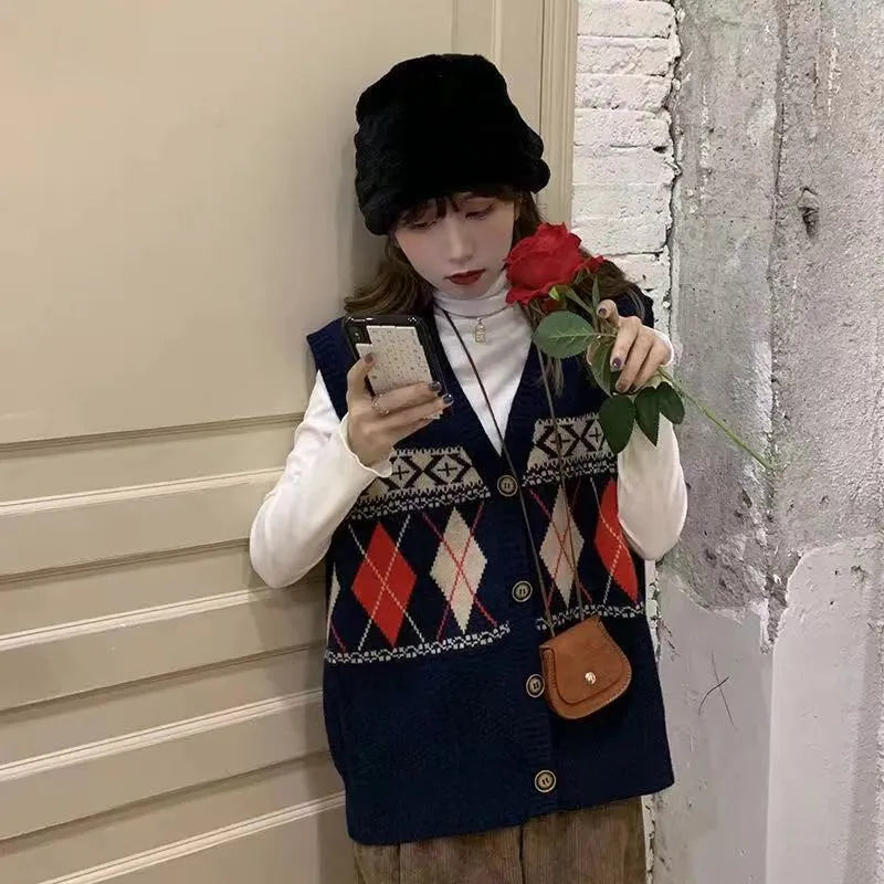 Sleeveless loose cardigan top with diamond plaid pattern in acrylic fibre fabric