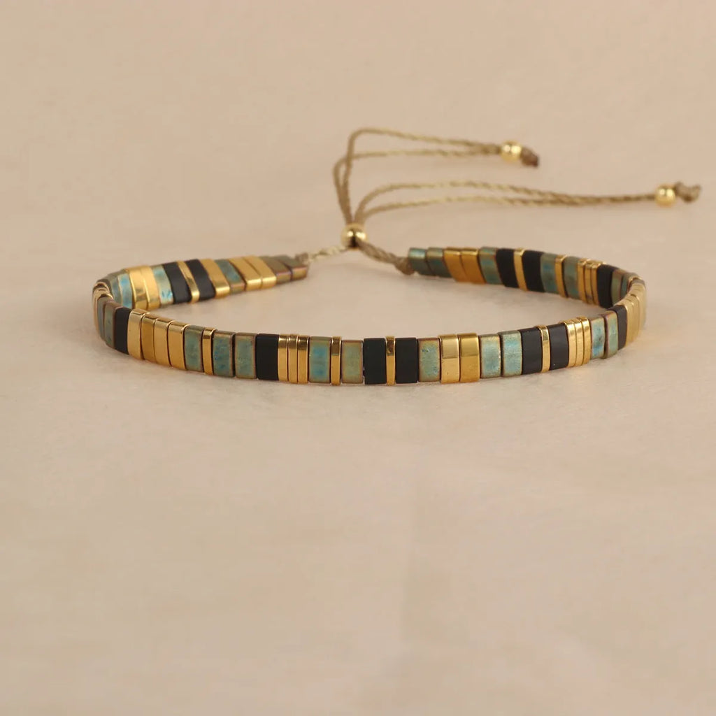 Geometric glass bead bracelet in European fashion style with round elements