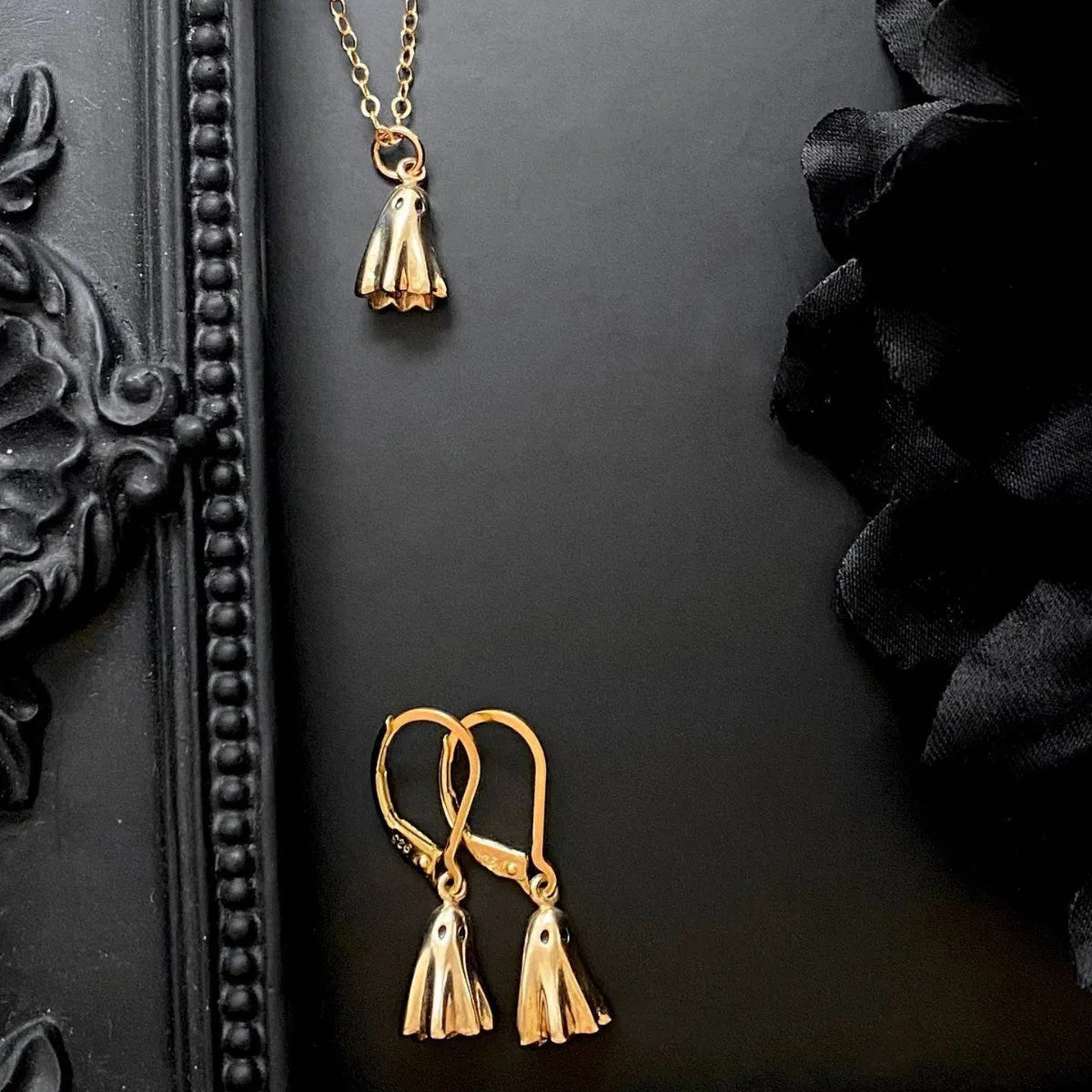 Ghost pendant necklace with titanium steel spectral pendant on stainless steel twisted chain
