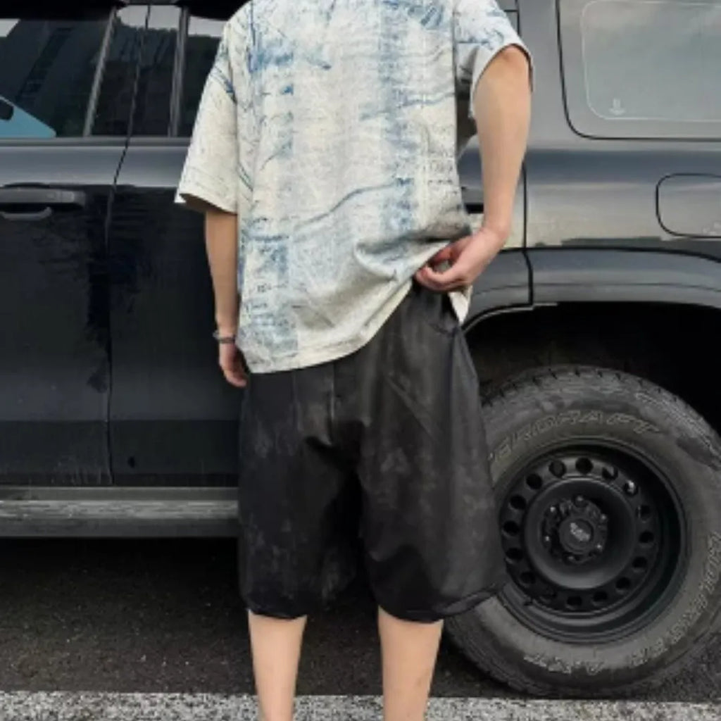 Korean oversized T-shirt in solid colour with round neck and short sleeves