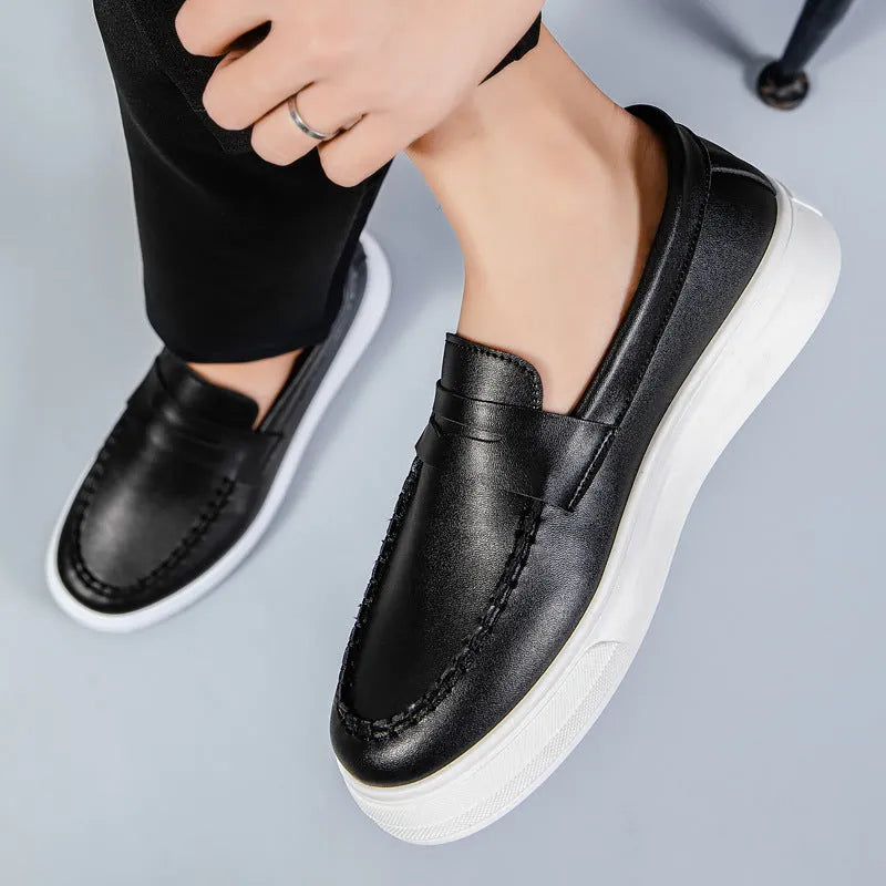 Men's British style casual leather-look shoes with round toe in white, black and white, and khaki colours