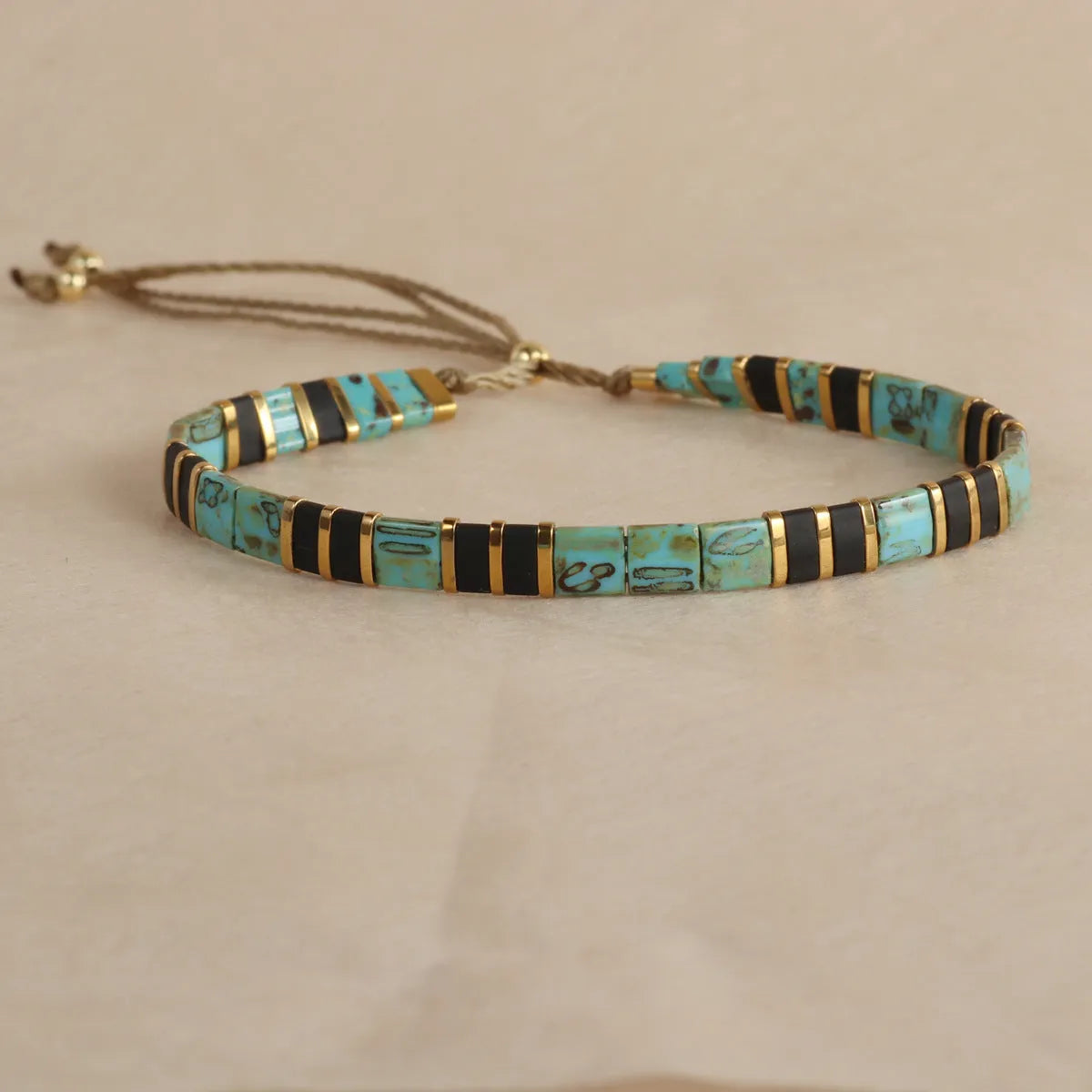 Geometric glass bead bracelet in European fashion style with round elements