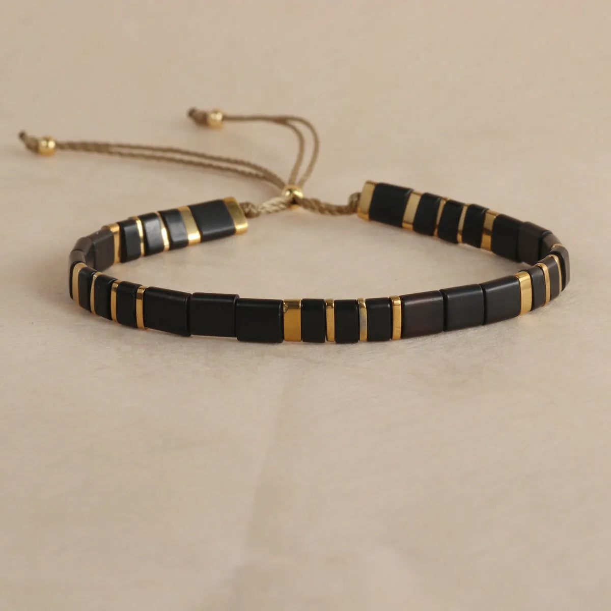 Geometric glass bead bracelet in European fashion style with round elements