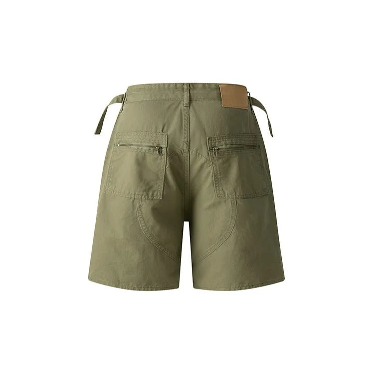 Retro workwear shorts in washed cotton with loose fit and fifth pants length design