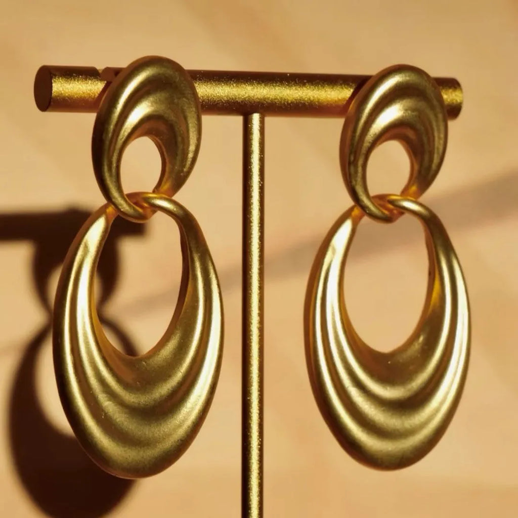 Women's copper earrings with a double circle design and quicksand colour in a French retro style.