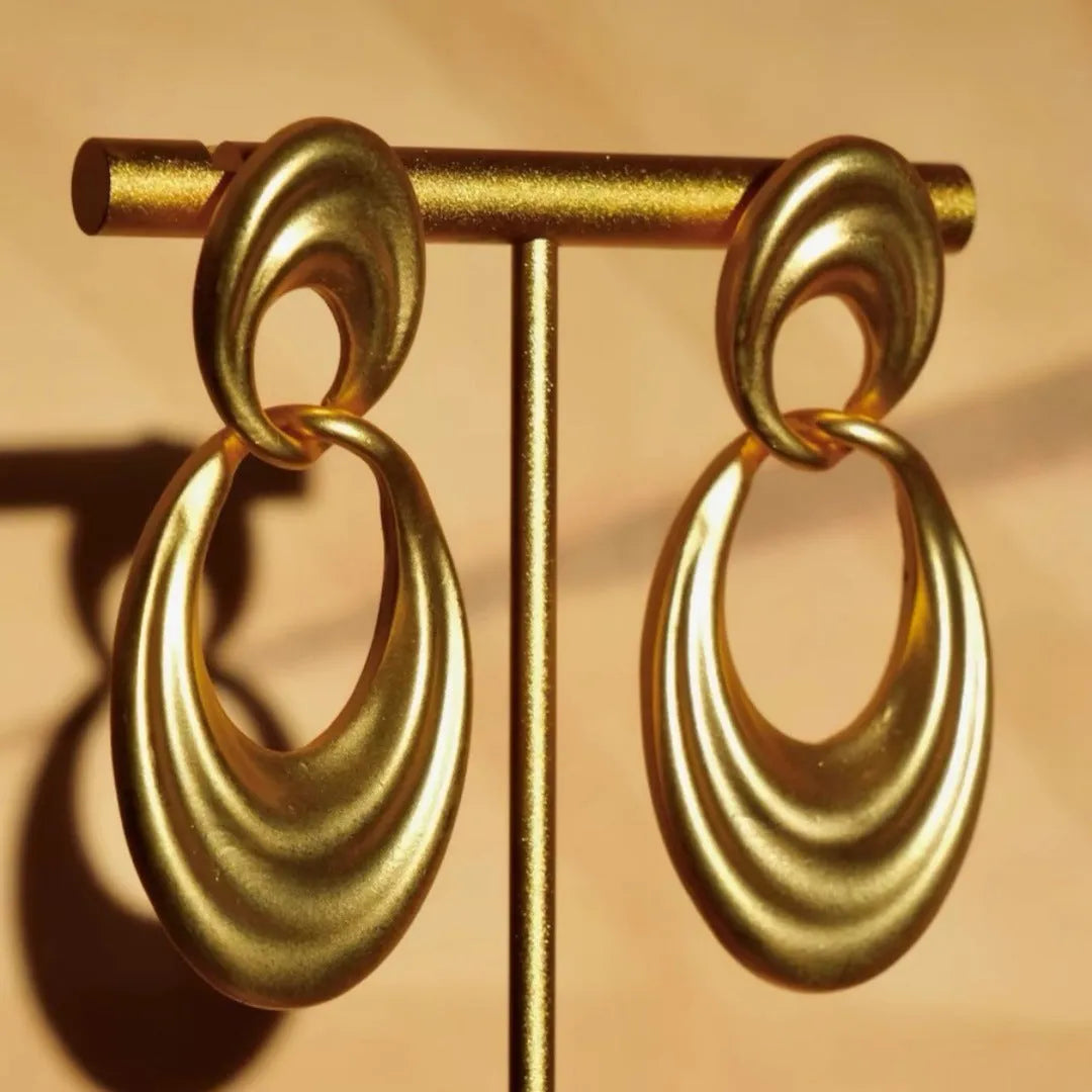 Women's copper earrings with a double circle design and quicksand colour in a French retro style.