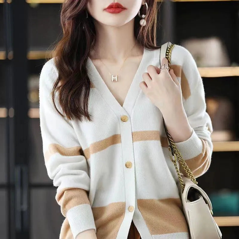 Women's striped V-neck knitted cardigan with 3D pattern effect in slim fit