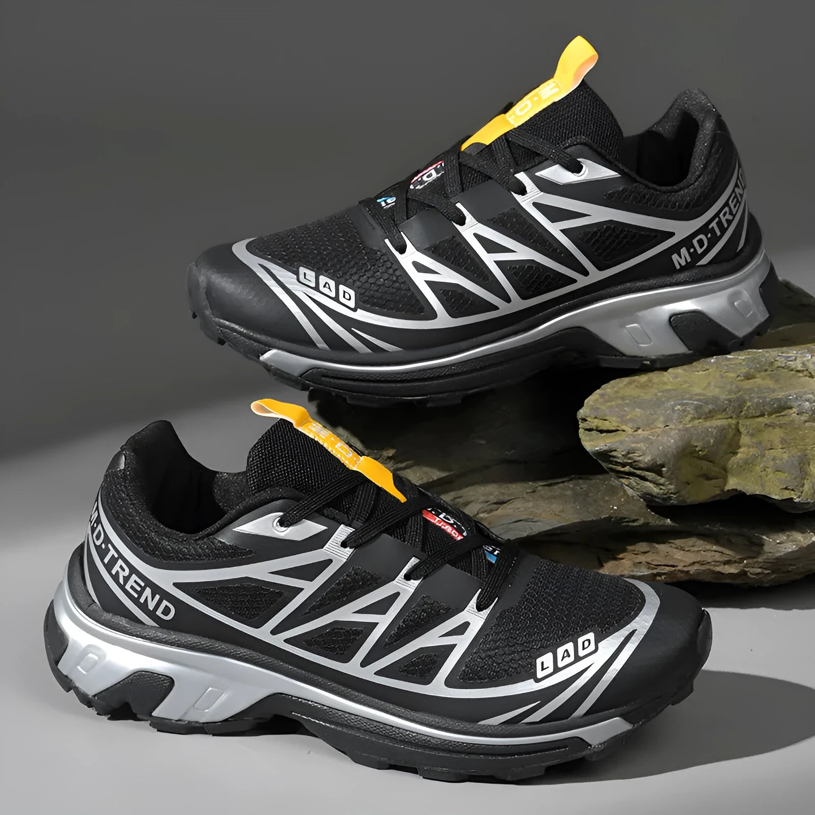 Men's and women's low-top artificial leather hiking shoes in khaki with lace-up front and flat rubber sole
