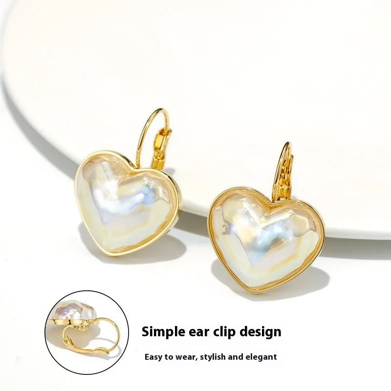 Gold-coloured alloy women's ear clip earrings in a natural style.