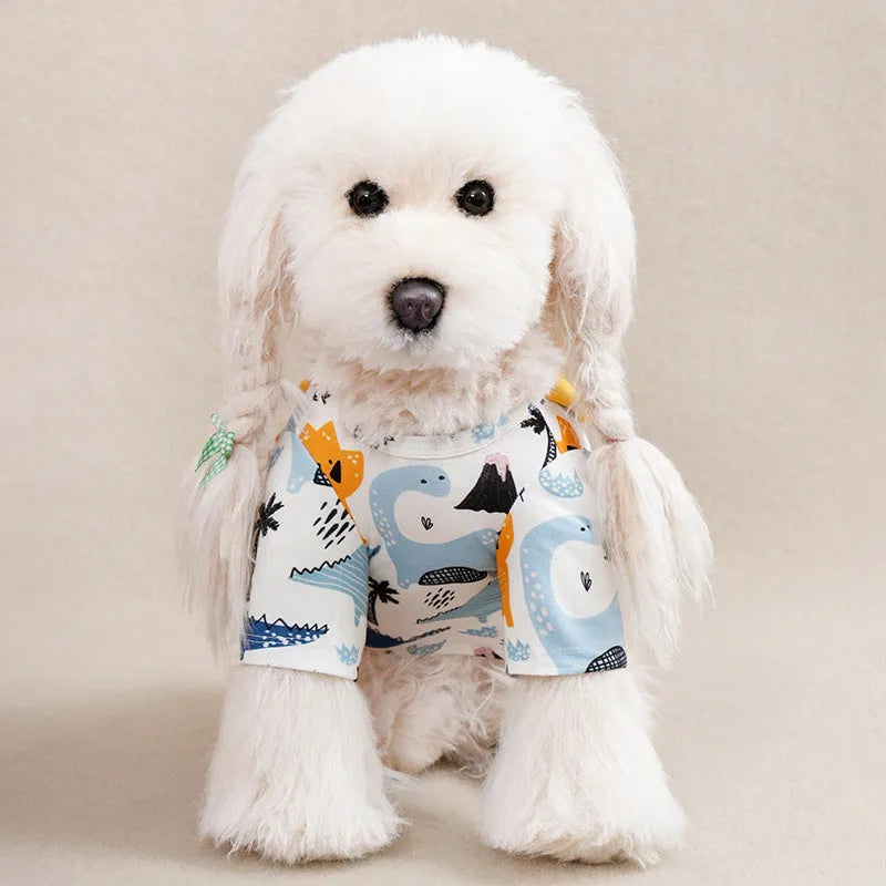 Colourful printed casual t-shirt on a small dog, showing sizing from S to XXL for weights 1.5-8 kg.
