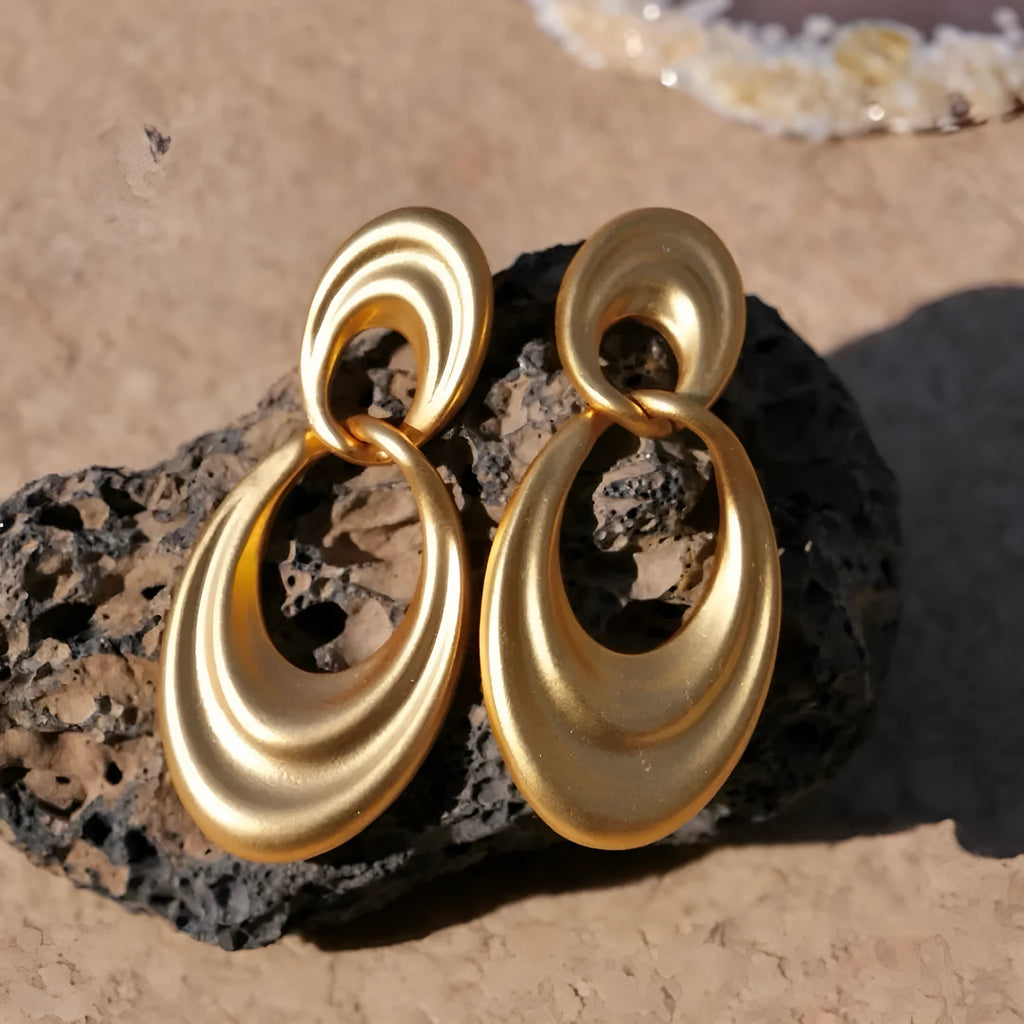 Women's copper earrings with a double circle design and quicksand colour in a French retro style.