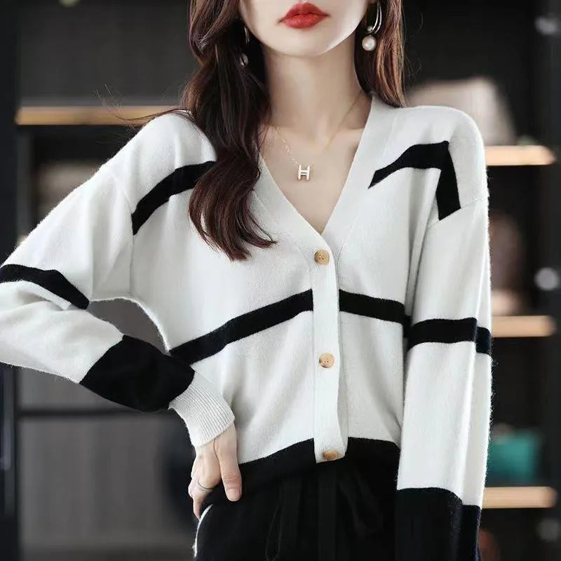Women's striped V-neck knitted cardigan with 3D pattern effect in slim fit
