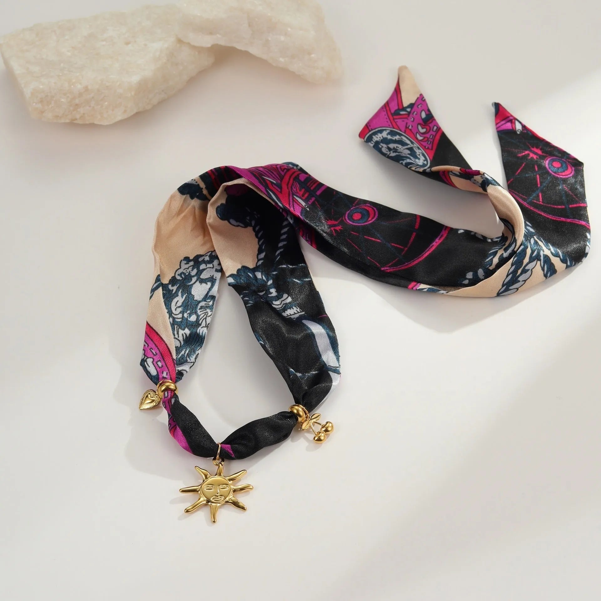 Geometric sun pendant necklace or bracelet in stainless steel with 18K electroplating for autumn winter fashion