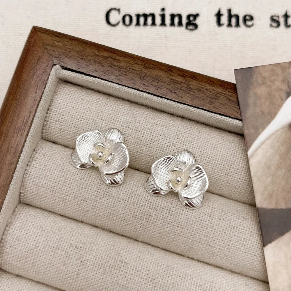 Retro flower fashion earrings in gold or silver electroplated finish with petal details