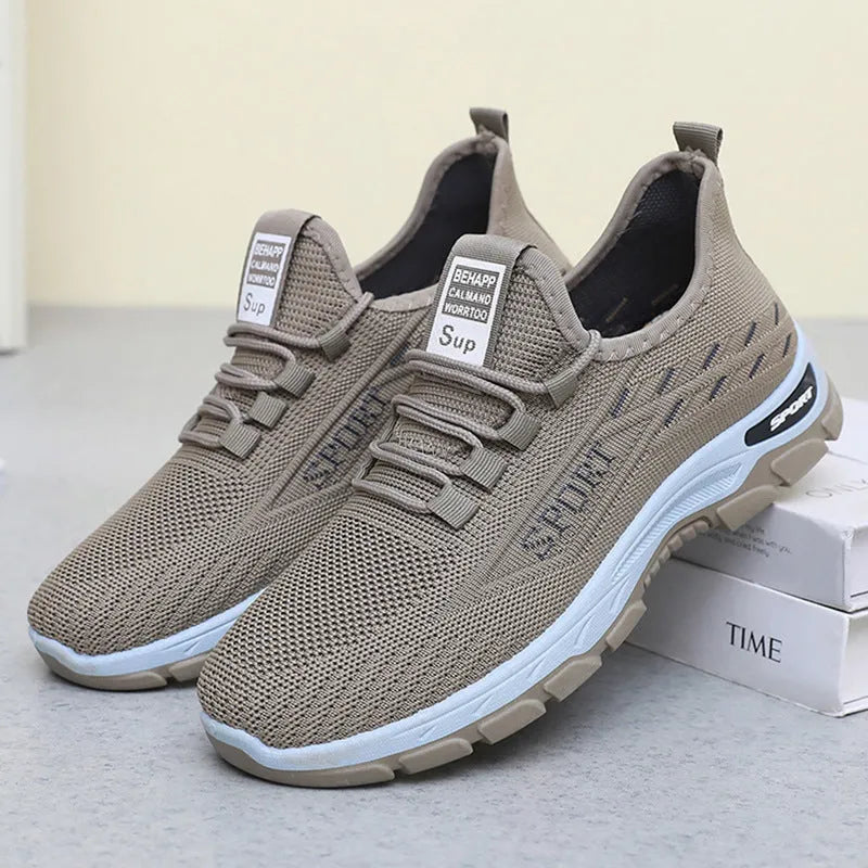 Men's and women's low-top casual sneakers with a round toe and soft PVC sole.