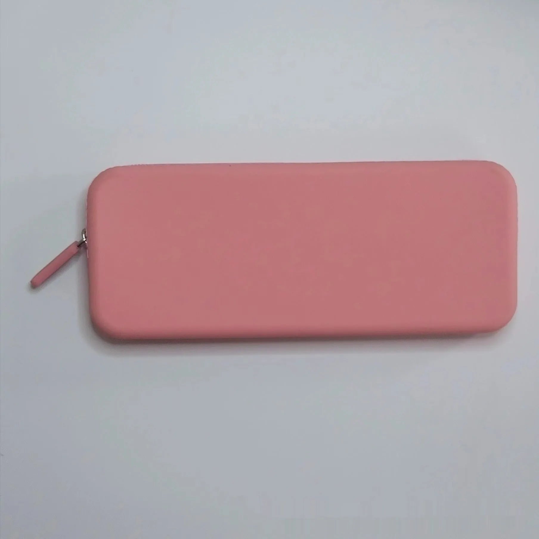 Silicone makeup brush storage bag in various colours showing compact 20x8x2.5cm dimensions