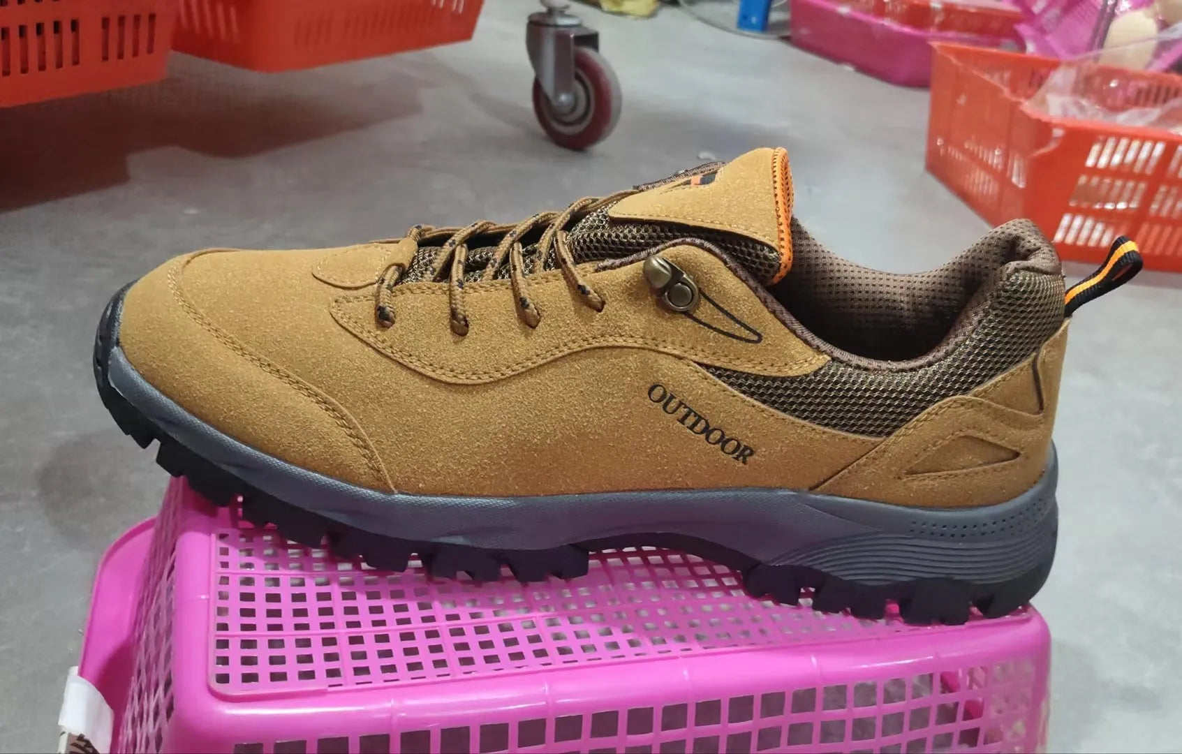 Men's low top outdoor hiking shoes in army green, available in extended UK sizes from 39 to 49.