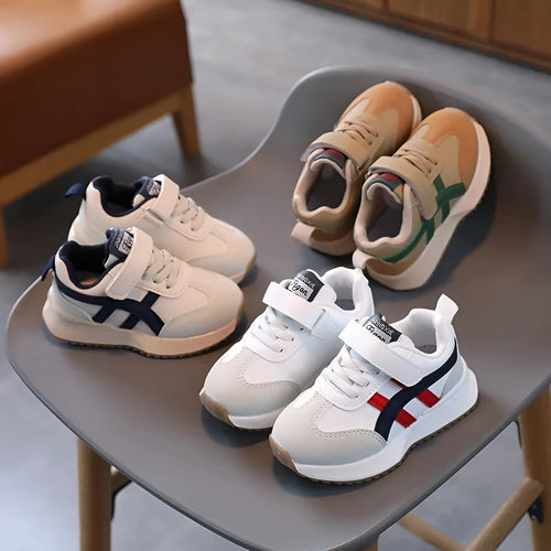 Children's white sneakers with Velcro fastening and rubber soles
