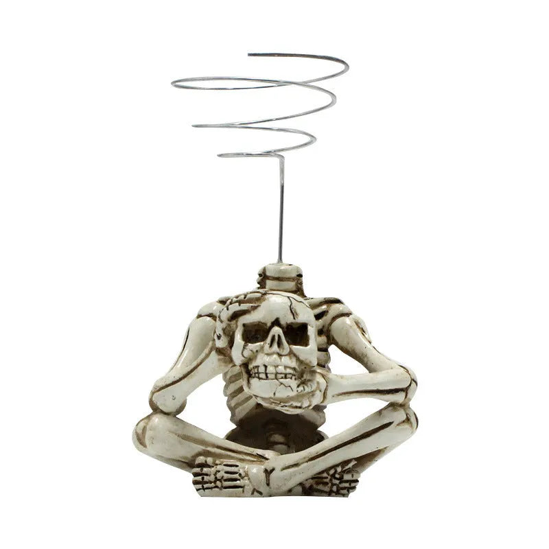 Gothic skull design resin bracket holding Tillandsia air plant with 7x8x12.5cm dimensions