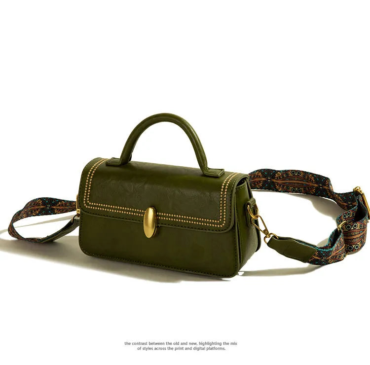 Retro textured women's messenger bag in PU leather with multiple internal pockets and shoulder strap
