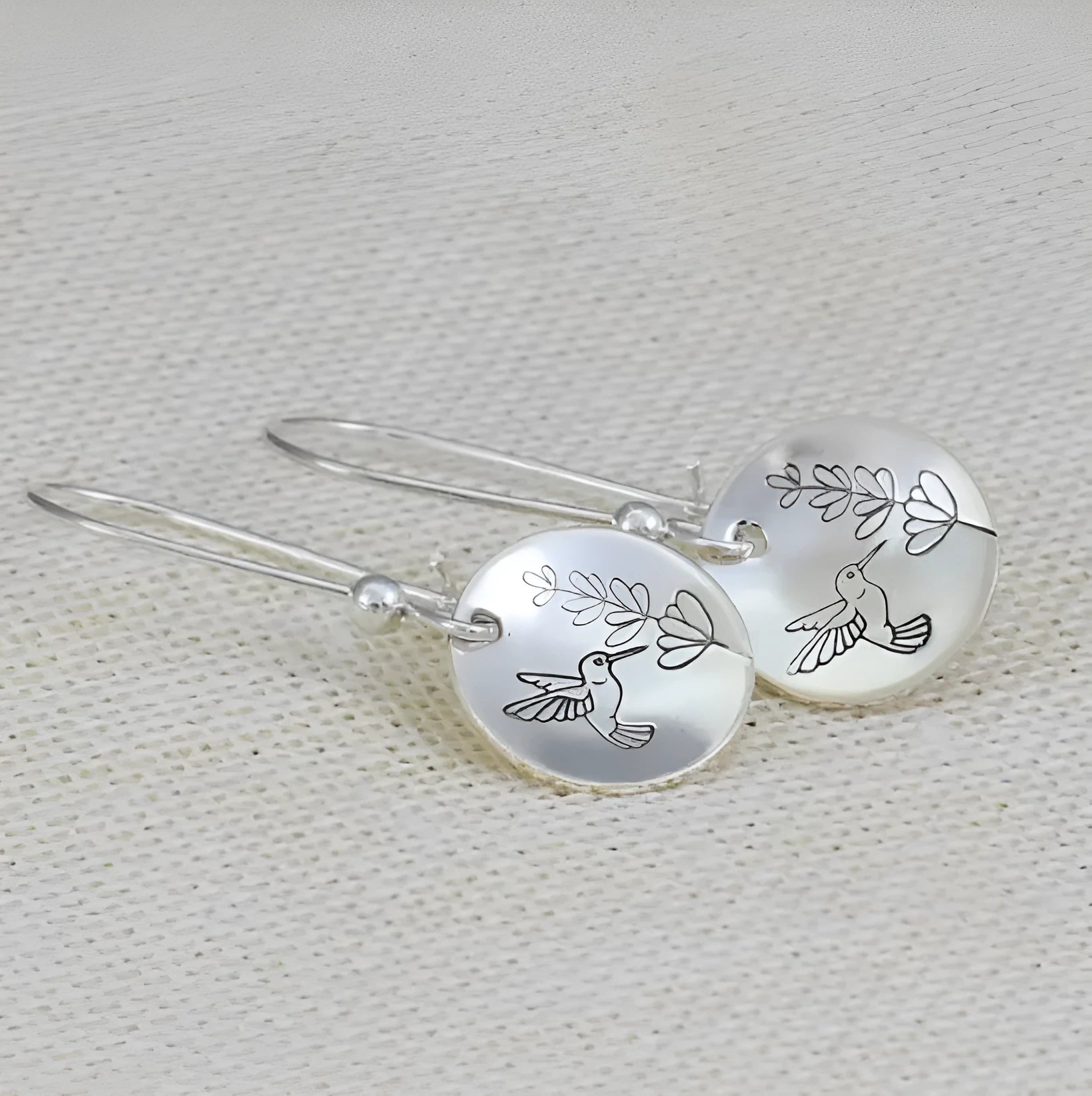Silver retro bird motif glossy round women's earrings with leaf designs