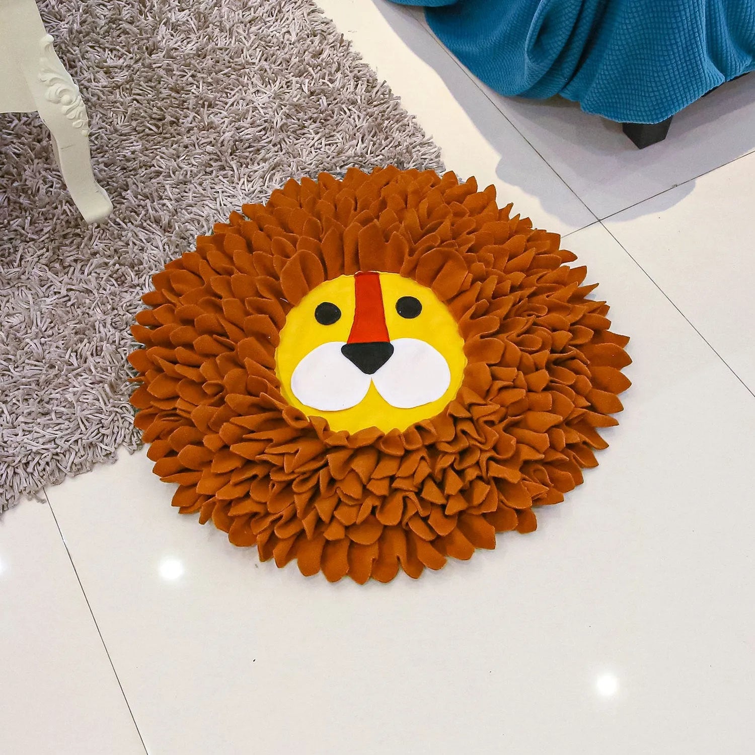 Brown lion design pet sniffing pad with textured surface for hiding dog or cat treats