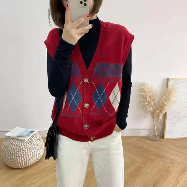 Sleeveless loose cardigan top with diamond plaid pattern in acrylic fibre fabric