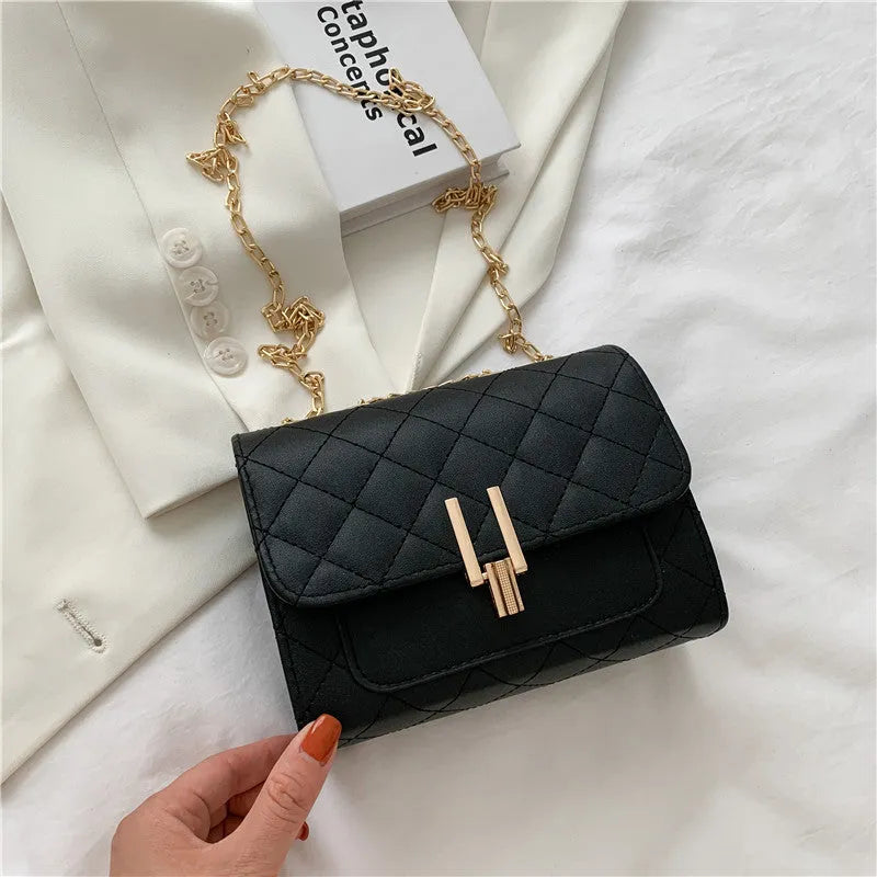 Women's diamond lattice chain crossbody bag in PU leather with adjustable shoulder strap