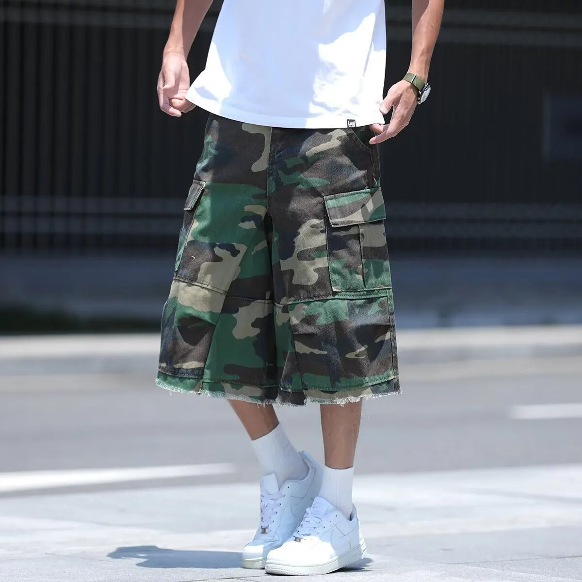 Men's retro camouflage shorts in loose fit with cropped length and cotton-polyester fabric