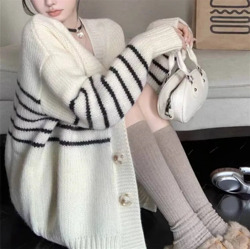 Collar button cardigan sweater with a 3D pattern in a casual Japanese Korean style.