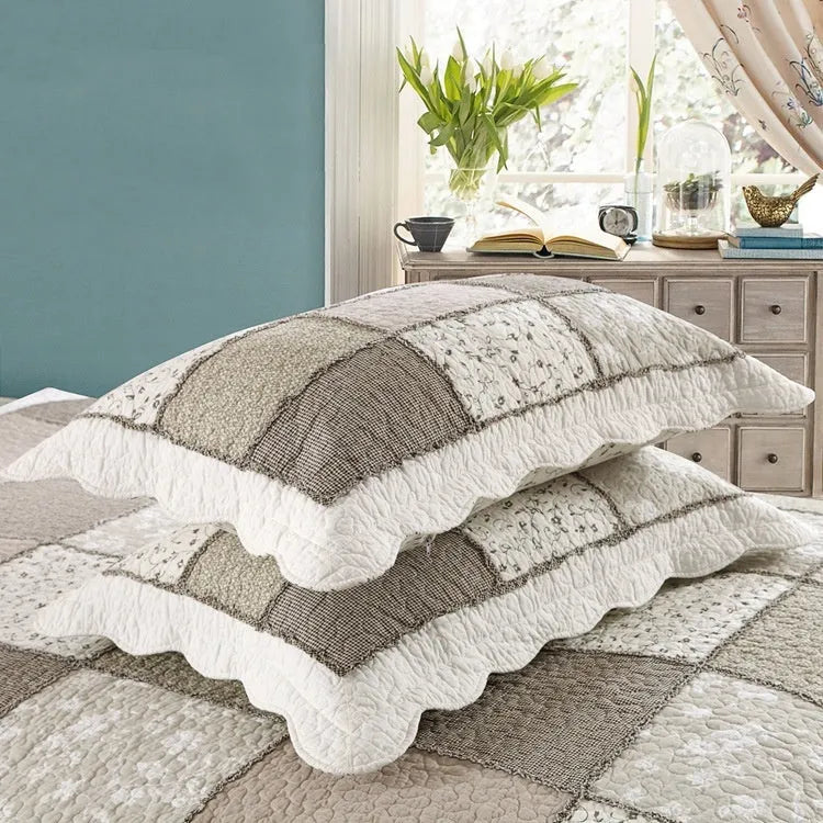 Pure cotton quilted bedspread three-piece set in washed fabric with pillowcases on a bed.