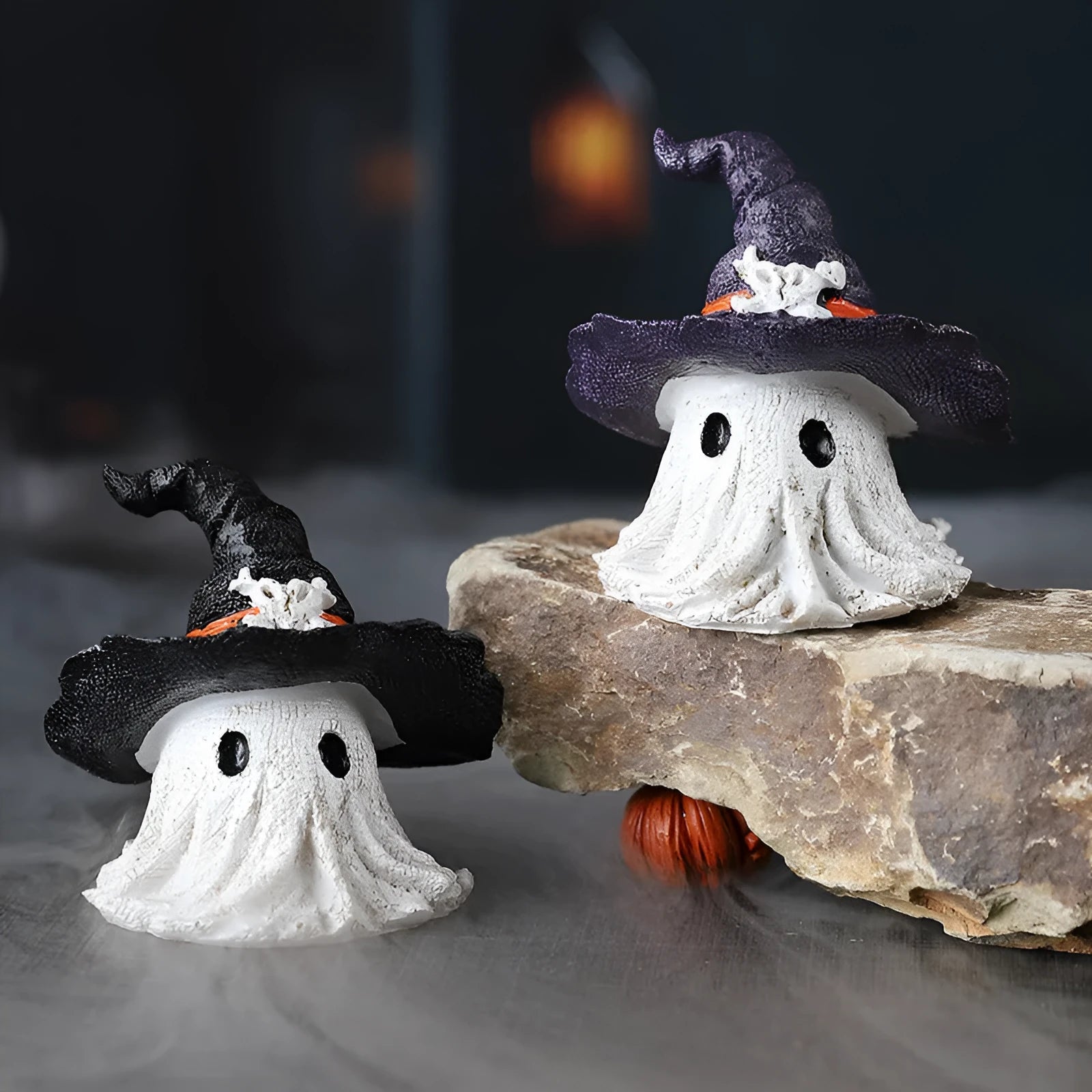 Resin wizard hat ghost ornament in black or purple colour for Halloween and Christmas decorations