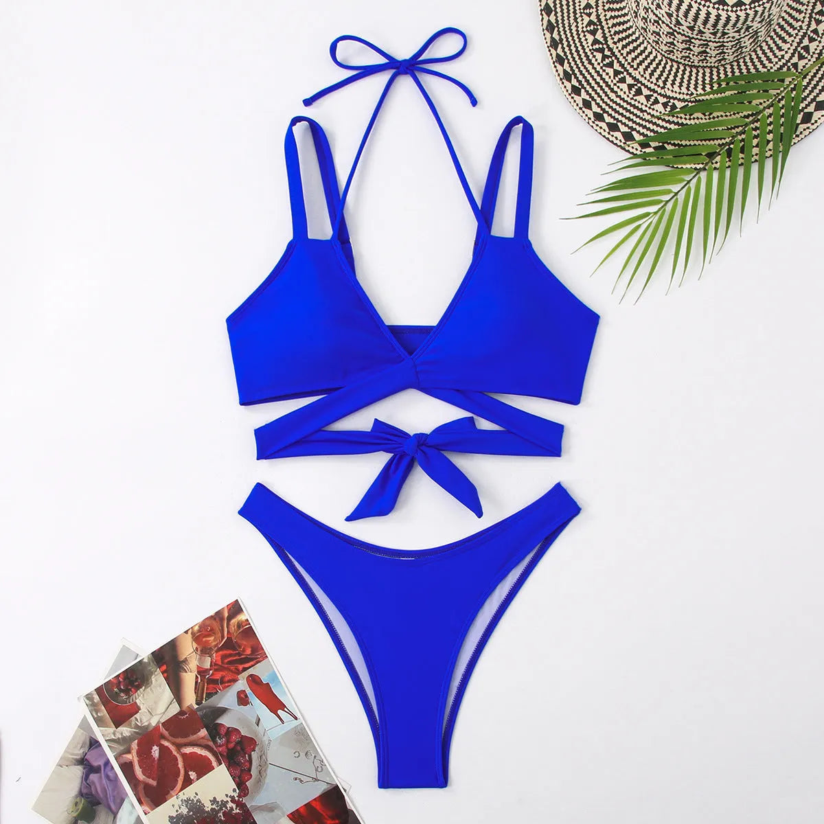 Women's solid colour bikini swimsuit with adjustable straps in briefs style.