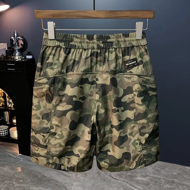 Men's camouflage cargo shorts with cargo pockets and loose fit design in cotton blend fabric